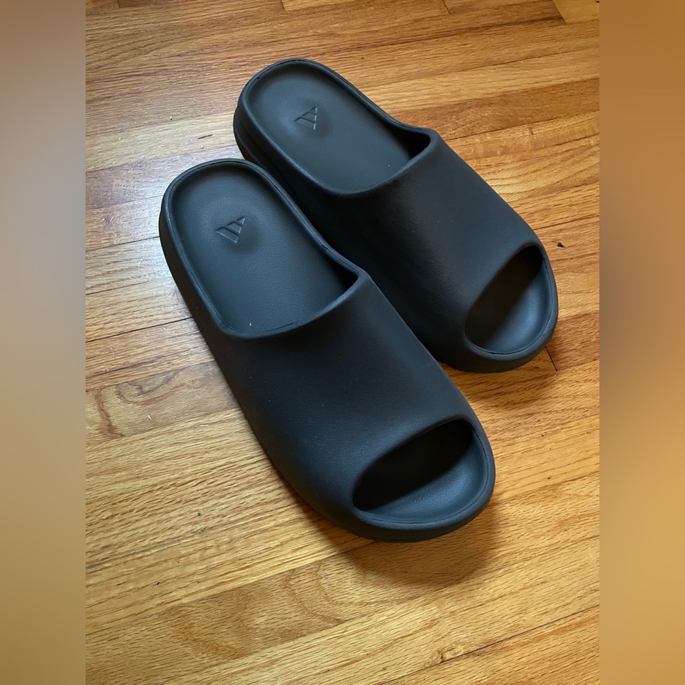 Yeezy Slides size 13